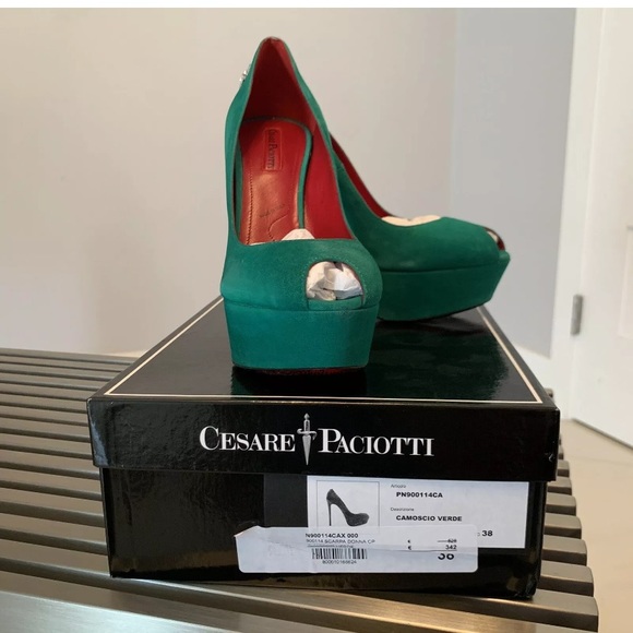 Shoes - Picture 4 of 4